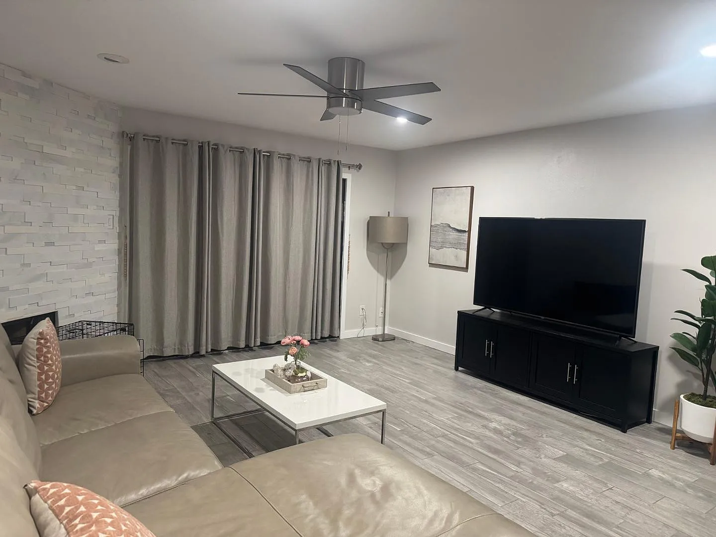 2 bed, 2.0 bath, 1266 sqft, $2,500 — Photo 2