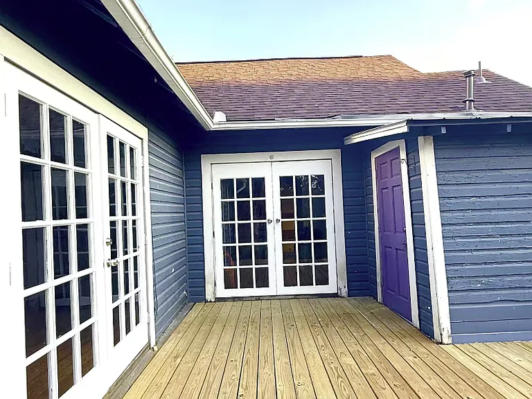 1131 McKinley Ave — Photo 2
