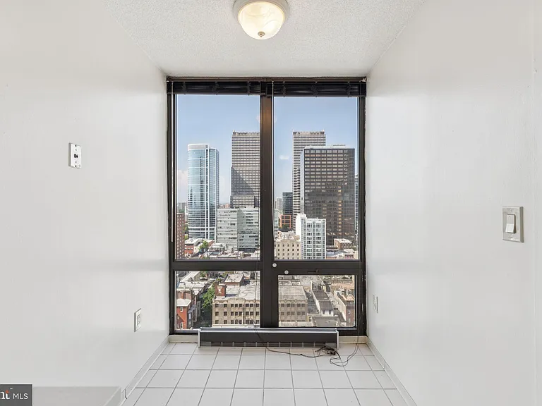 2020 Walnut St #21B — Photo 10