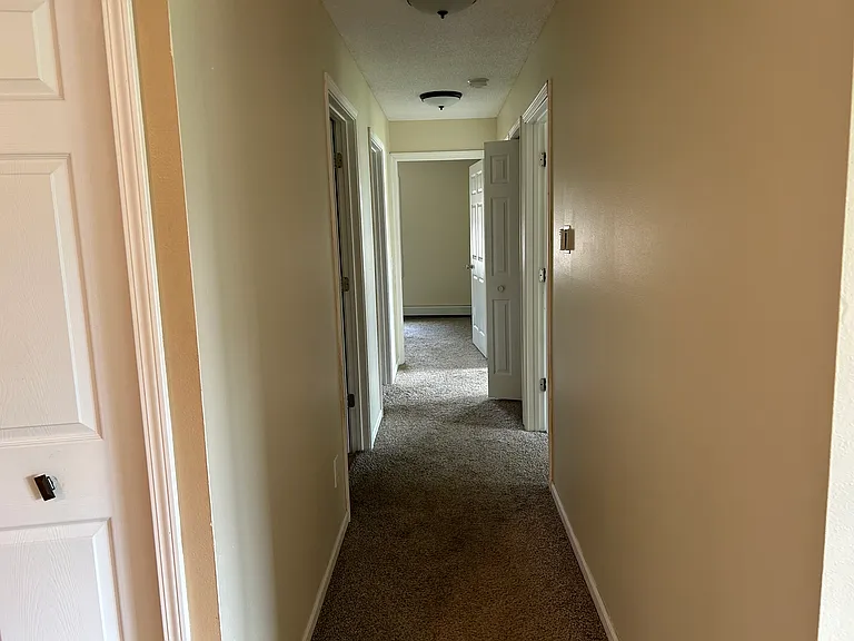 222 N Central St — Photo 16