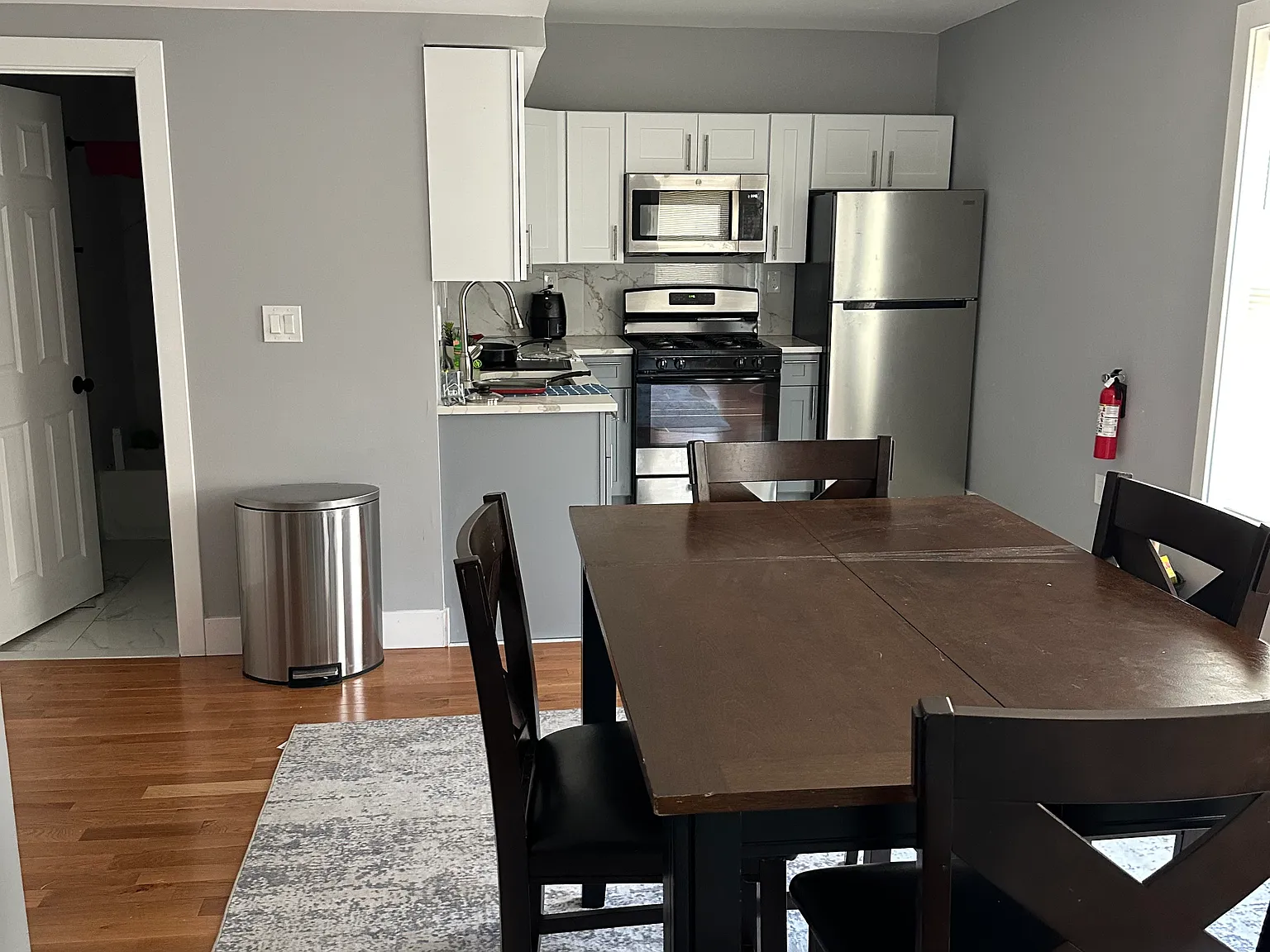 5 bed, 2241 sqft, $950 — Photo 2