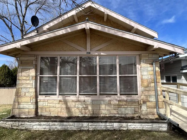 521 Indiana St, Chinook, MT 59523