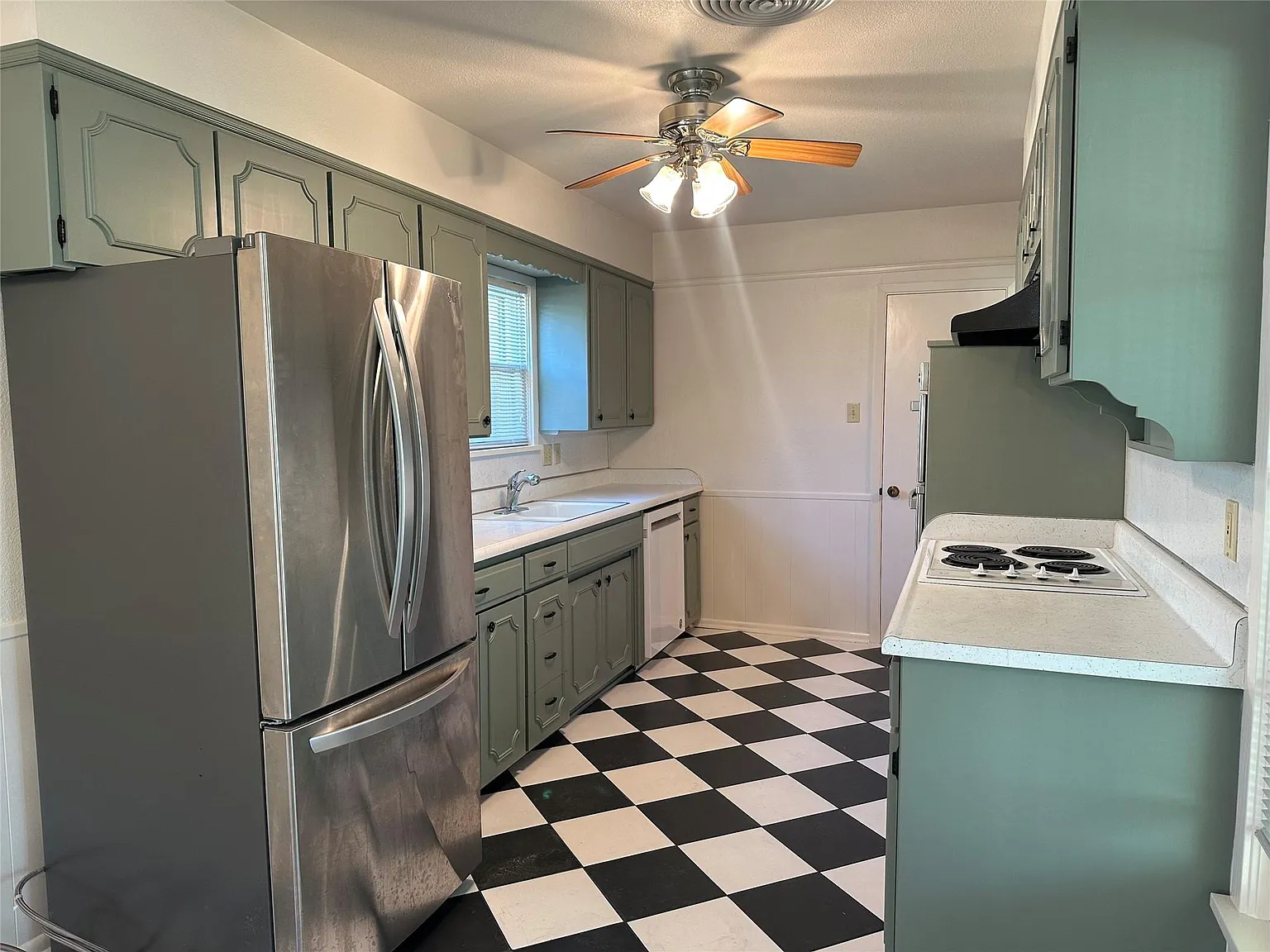 3 bed, 1664 sqft, $2,900 — Photo 4