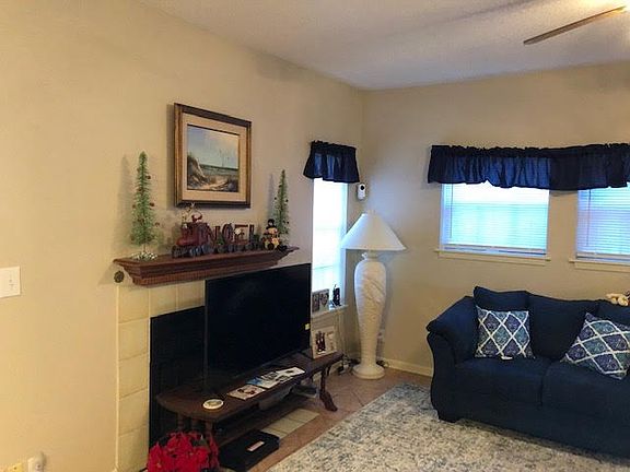 5th image of 210 Oak St Unit 404
