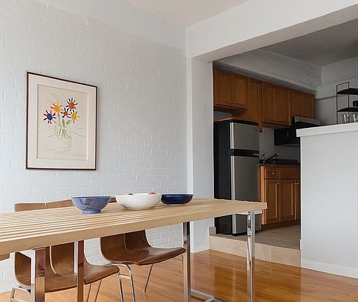2nd image of 12 Stoneholm St APT 520
