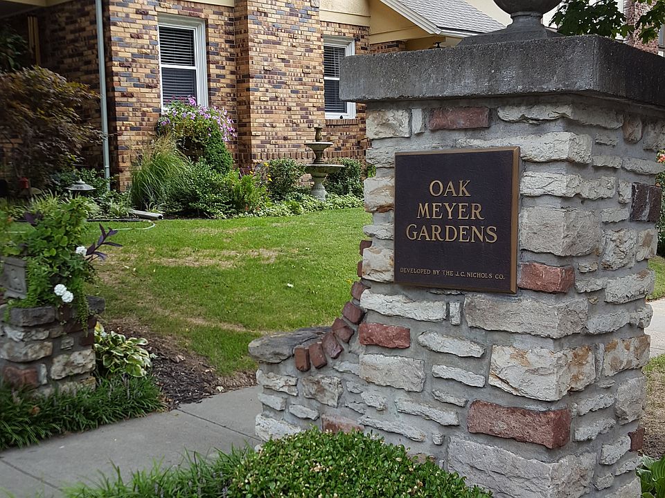 Conveniently located in historic Oak Meyer Gardens, within w