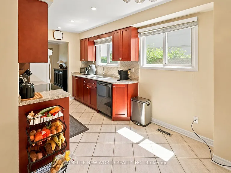 458 Appledore Cres #UPPER — Photo 19