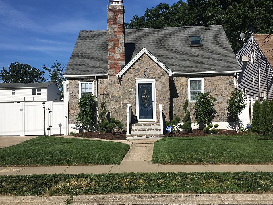 1st image of 435 Molloy St