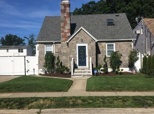 435 Molloy St, Copiague, NY 11726