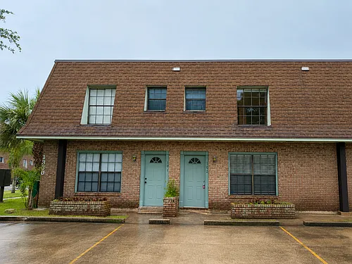 1300 Arlington Ln NE #102 Photo 1