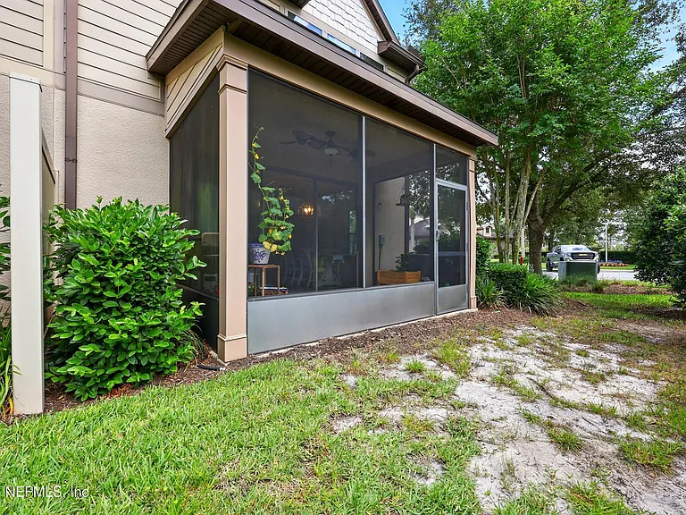 13964 Berryview Rd — Photo 31
