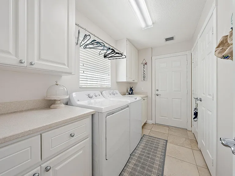 8229 Saint Johns Ct — Photo 18