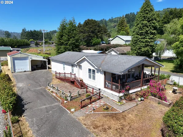 97819 Chilcote Ln, Brookings, OR 97415