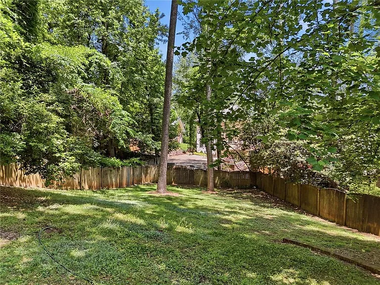 1111 N Valley Dr — Photo 8