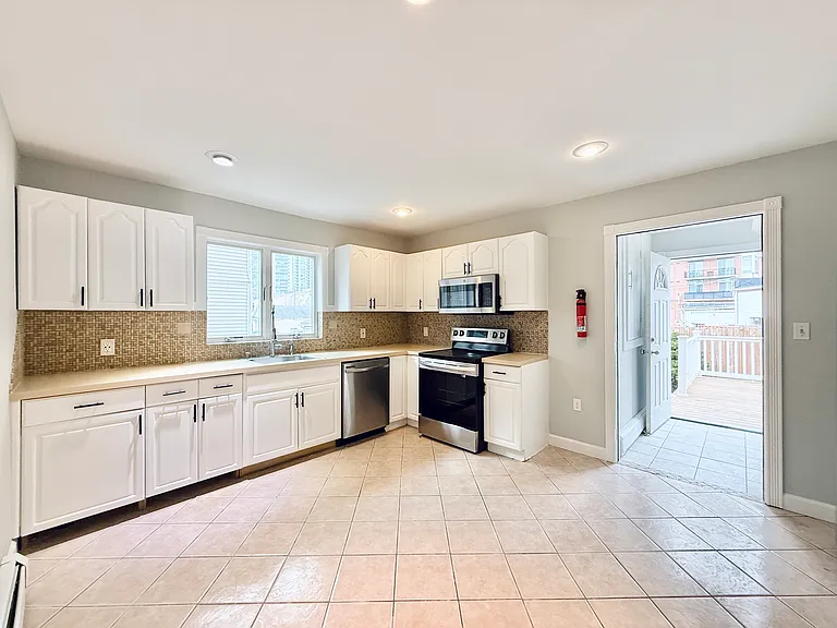 52 Manor St #1 — Photo 28