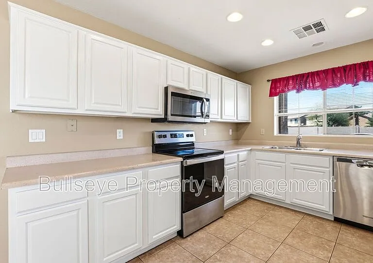 21069 N Jocelyn Ln — Photo 12