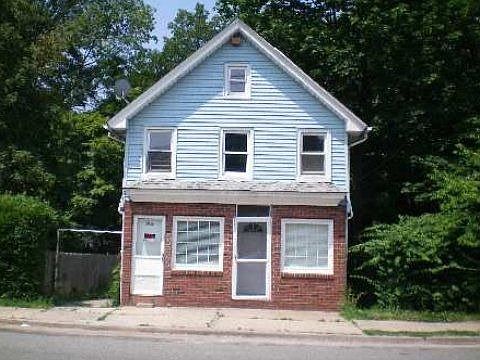 2nd image of 16 Carpenter St