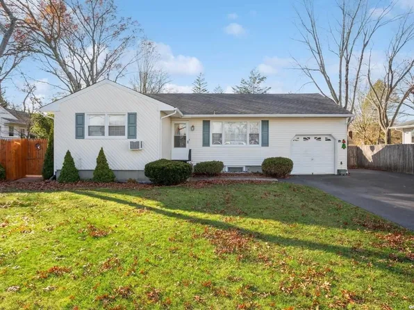 214 Avenue C, Lake Ronkonkoma, NY 11779