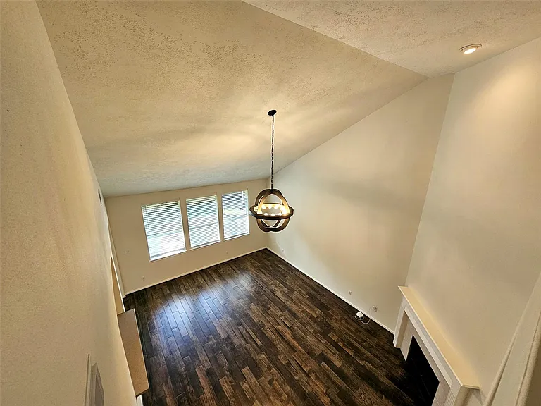 98 W Knightsbridge Dr — Photo 7
