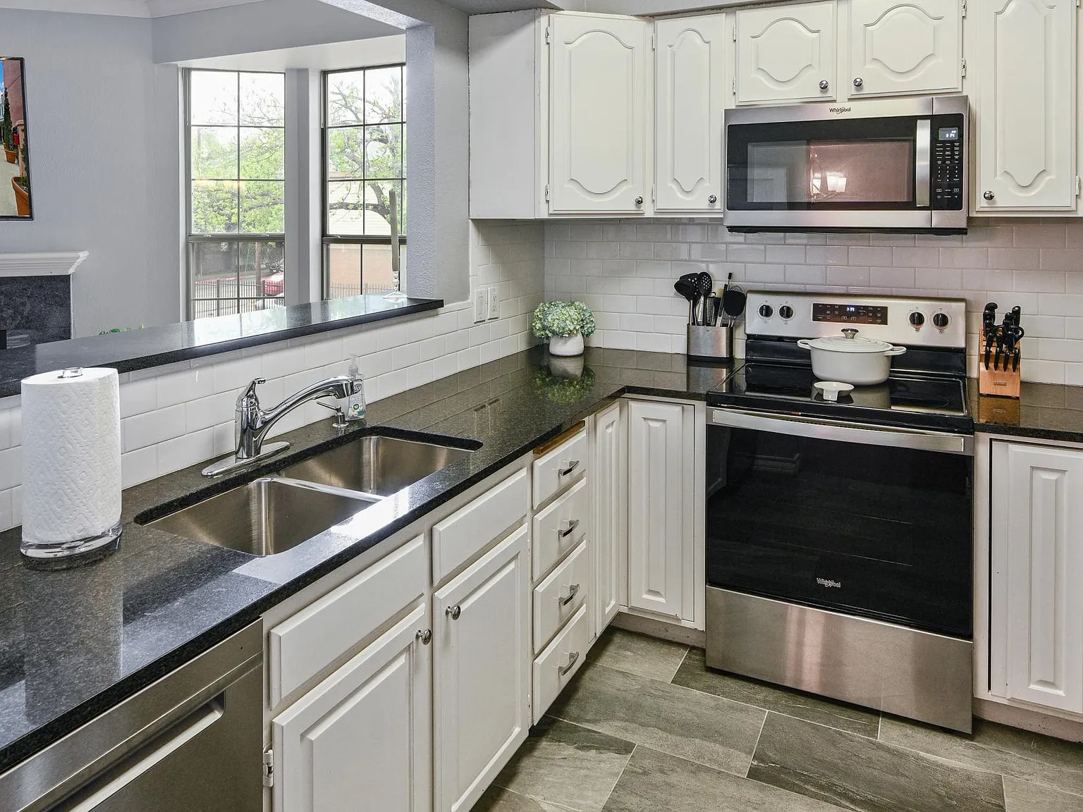 2 bed, 1214 sqft, $3,250 — Photo 4