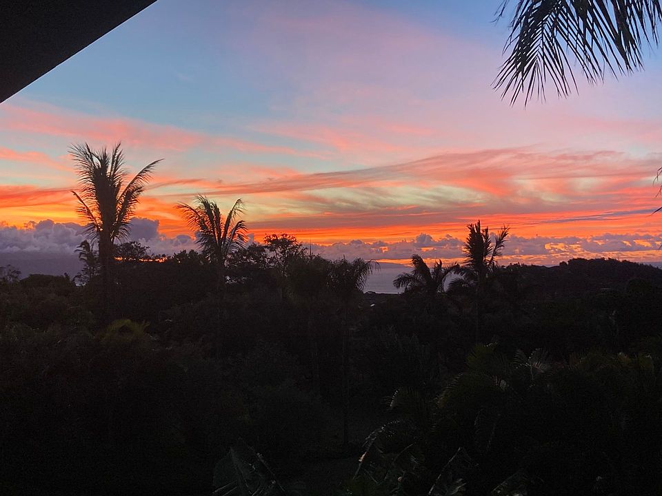 From the lanai you get great sunset skies, views of west maui mountains and, panoramic ocean views.