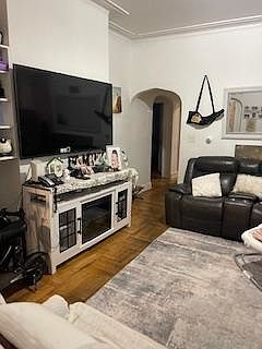 3rd image of 16 Irving St