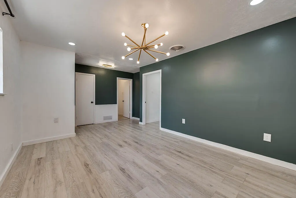 3 bed, 2.0 bath, 1716 sqft, $2,475 — Photo 4
