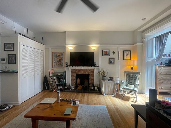 3rd image of 30 Montgomery Pl APT 2