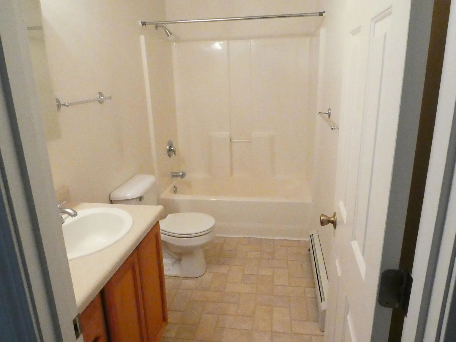 3 bed, 2.5 bath, 1480 sqft, $1,975 — Photo 3