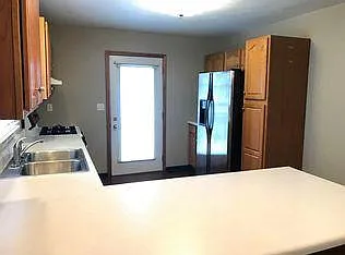 3 bed, 1400 sqft, $1,850 — Photo 4