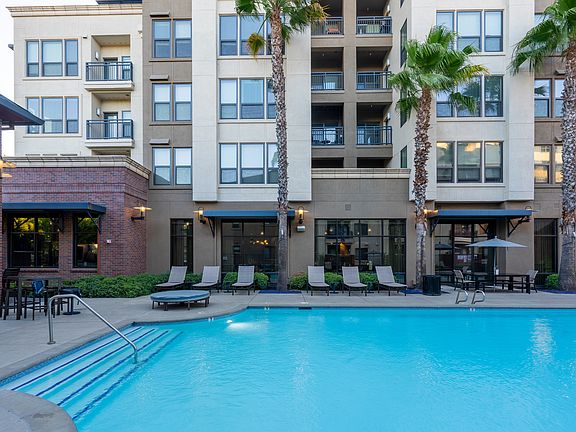 4th image of 3111 S St #4094787