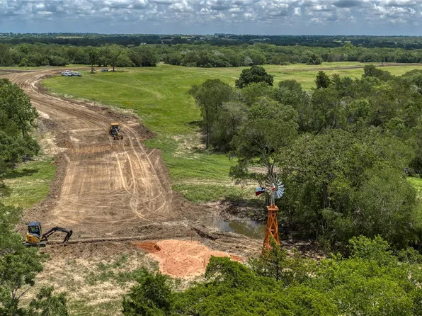 27 Ridgewood Farms Way, Brenham, TX 77833