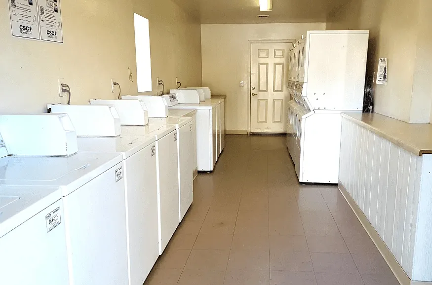 Foothills Court Apartments — Photo 4