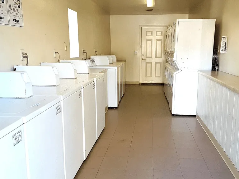 Foothills Court Apartments — Photo 4