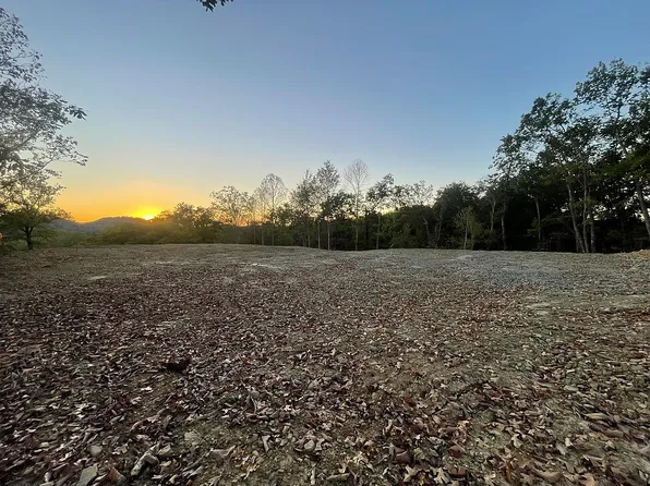 560 Hickory Dr, Morehead, KY 40351