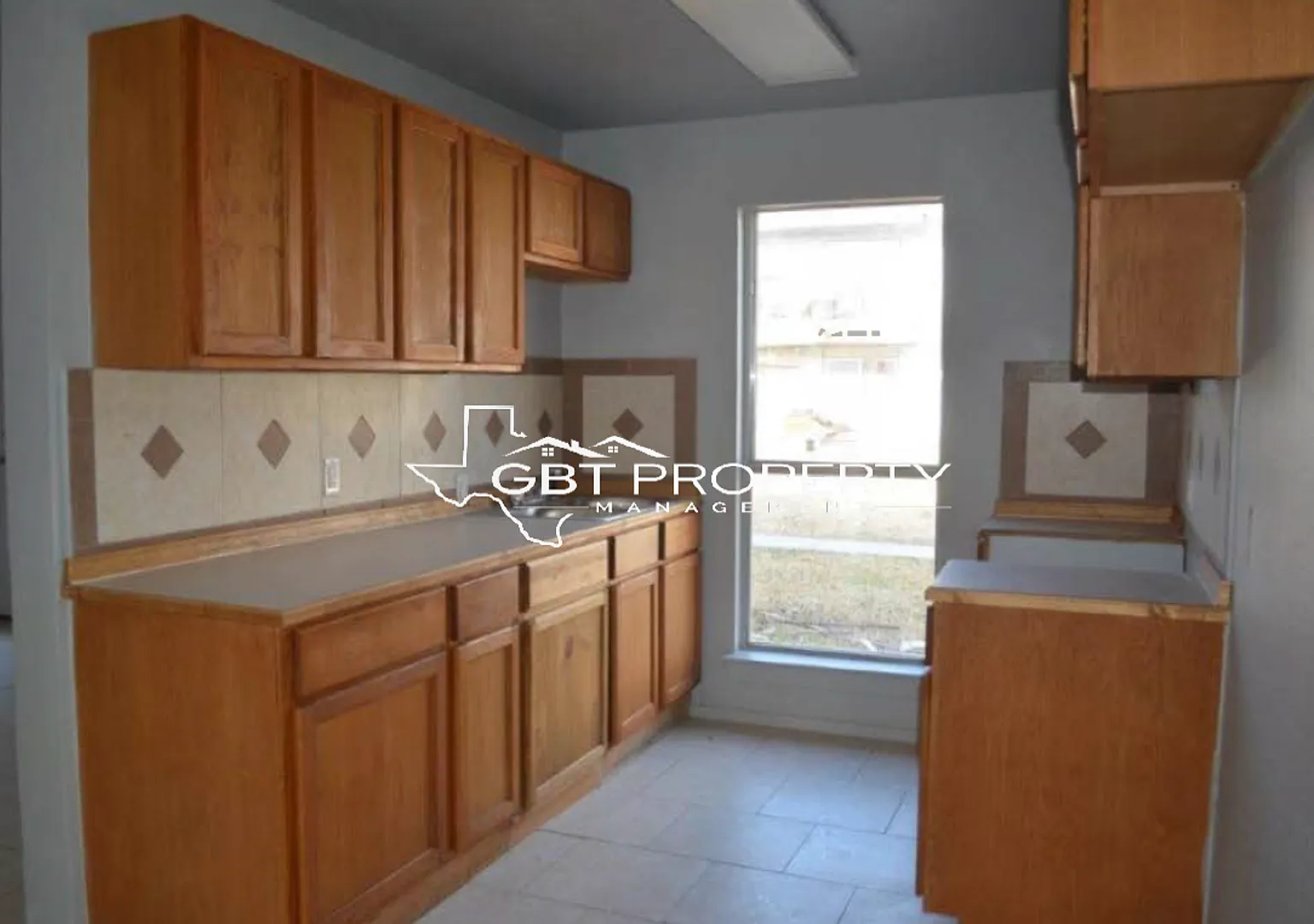 APT02-COLEMAN — Photo 1
