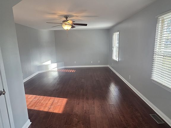 3rd image of 120 Chaucer Dr