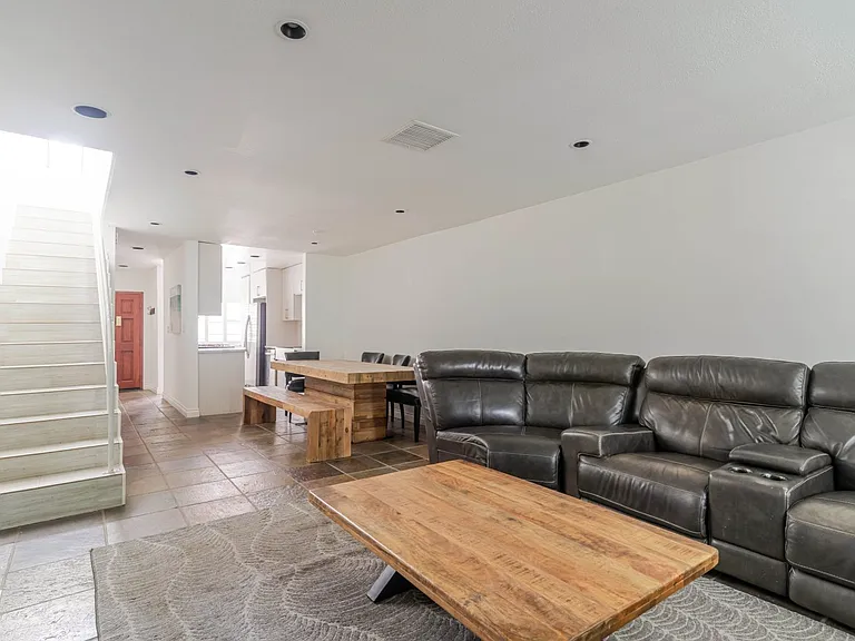 5820 Yolanda Ave #5 — Photo 7