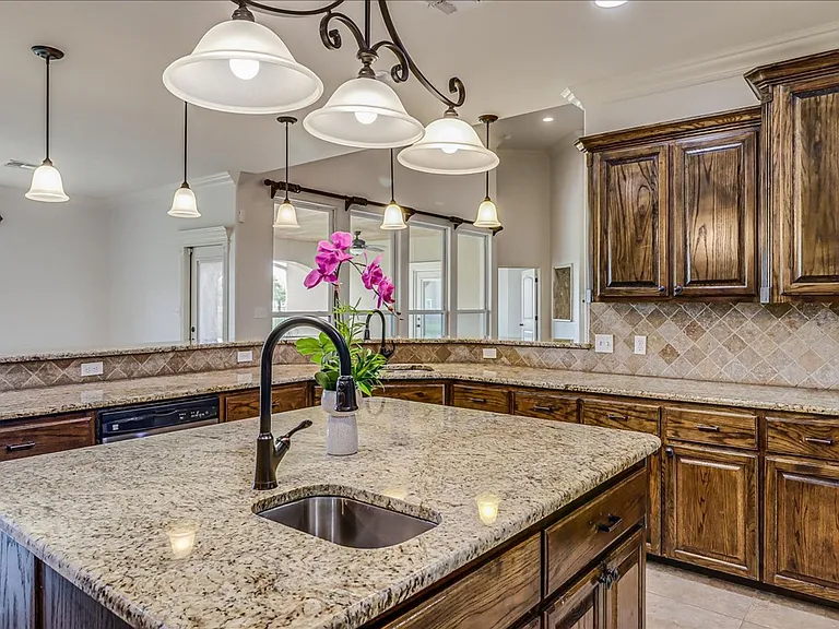 6241 Lago Vista Dr — Photo 15