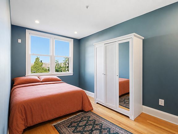 4th image of 1648 Montello Ave NE