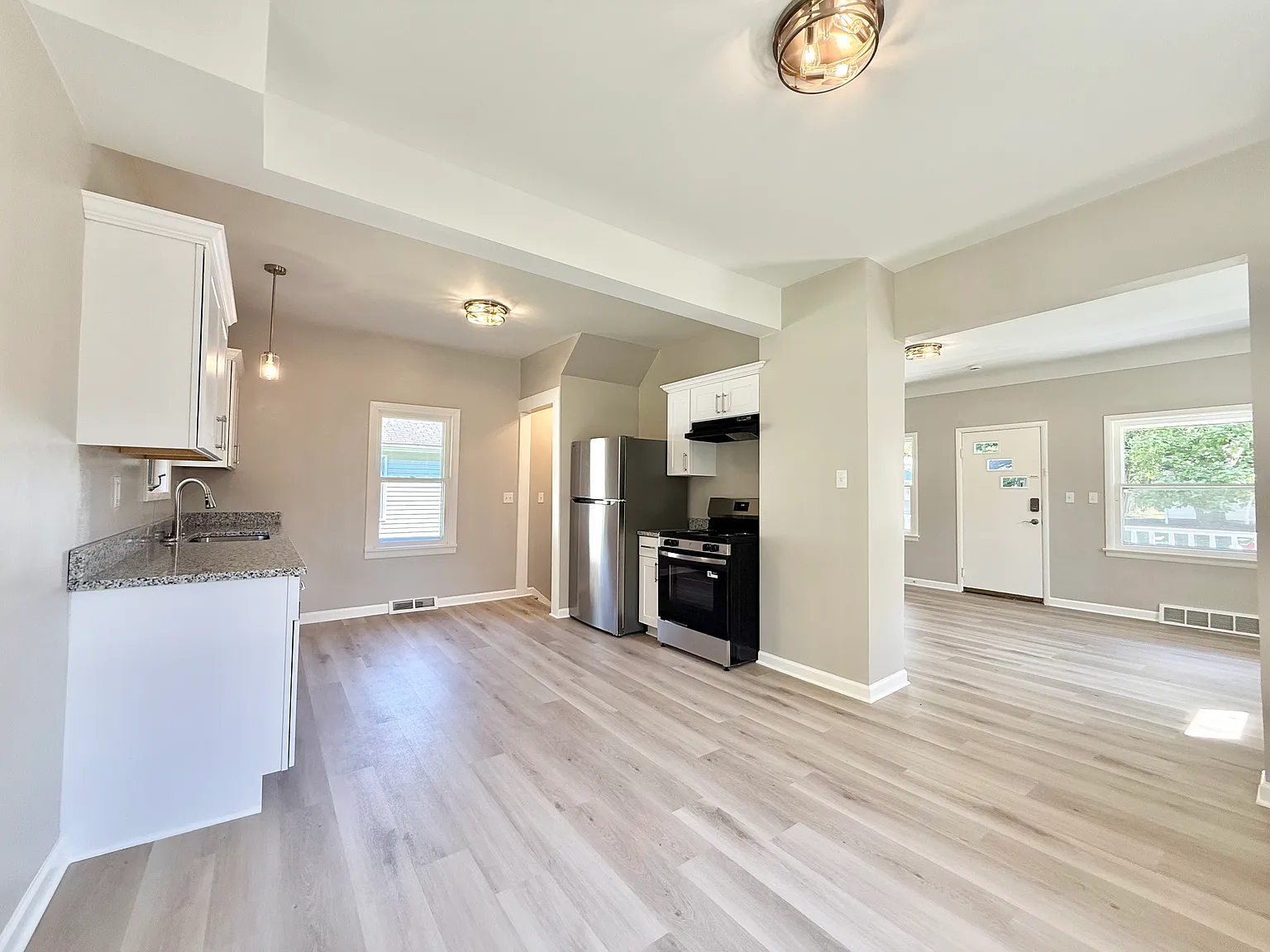 3 bed, 1040 sqft, $1,600 — Photo 4