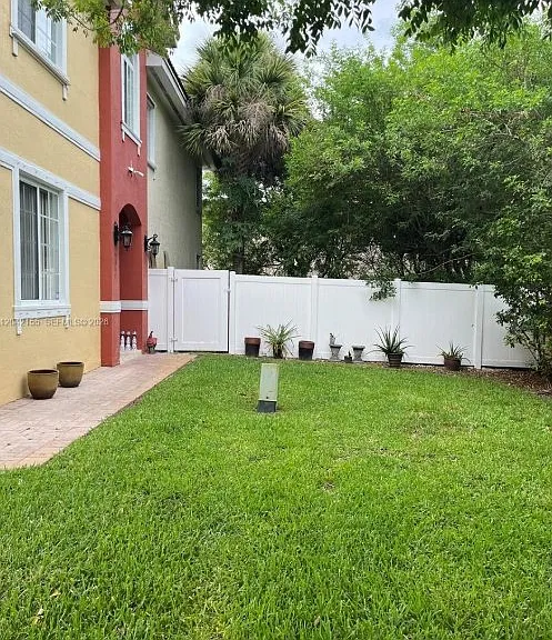 5347 SW 40th Ave — Photo 16