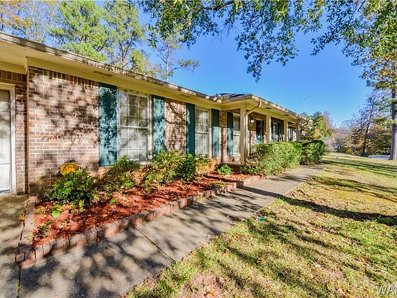 3rd image of 912 Jennifer Dr E