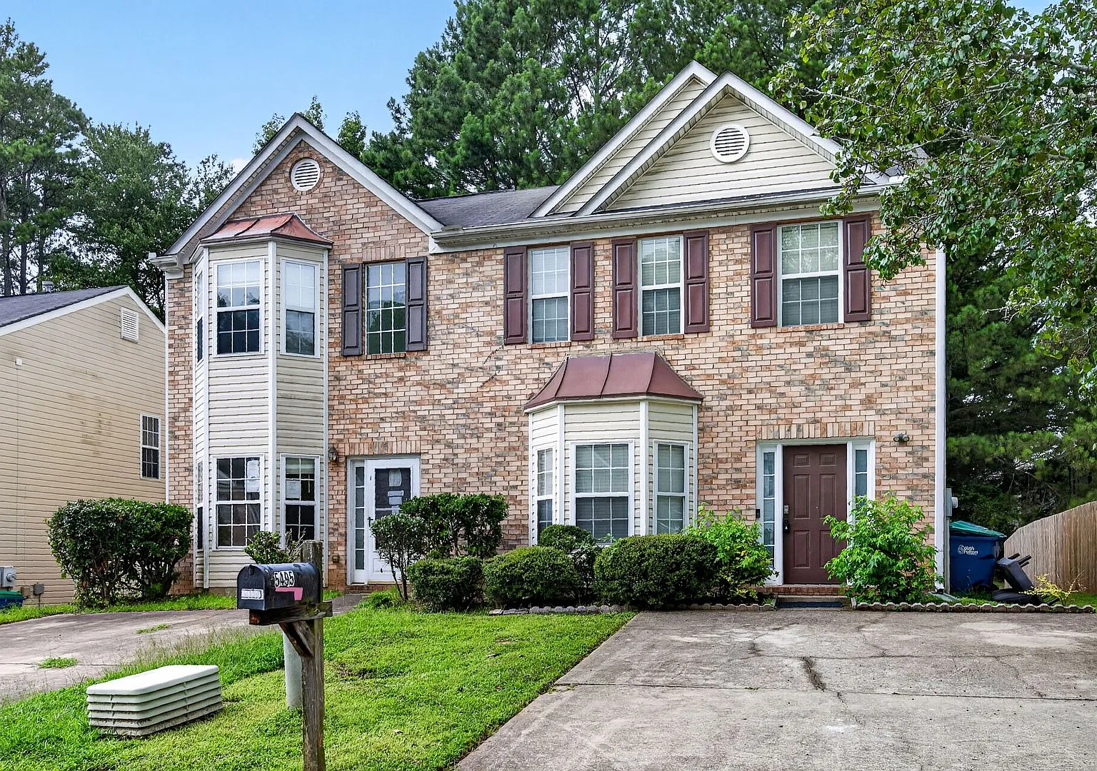 Spacious 3 Bed / 2 Bath Townhouse in Atlanta $1,895/mo (Trash & Landscaping Included!) — Photo 2