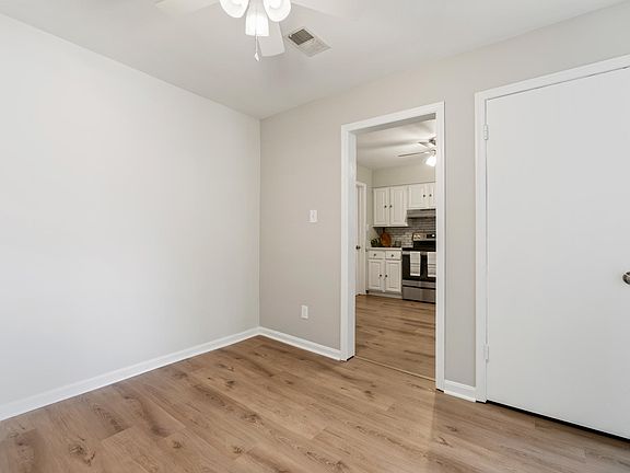 3rd image of 2849A Oak Knoll Dr #A