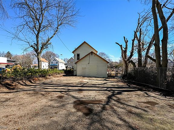 5th image of 868 N Main St