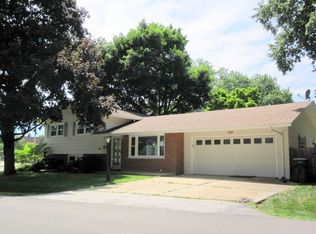 304 Park Ave, Geneva, IL 60134