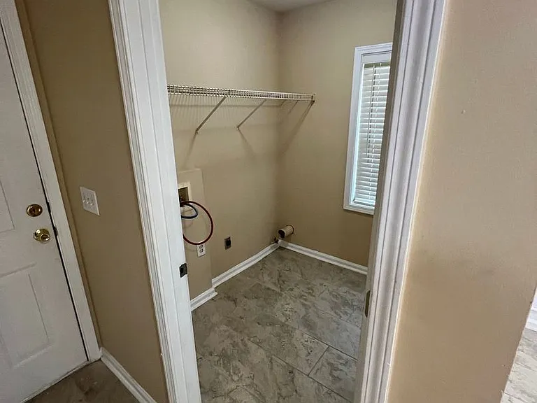 824 Georgian Point Dr — Photo 12