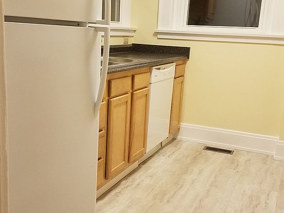 4th image of 402 Taylor Ave APT 1