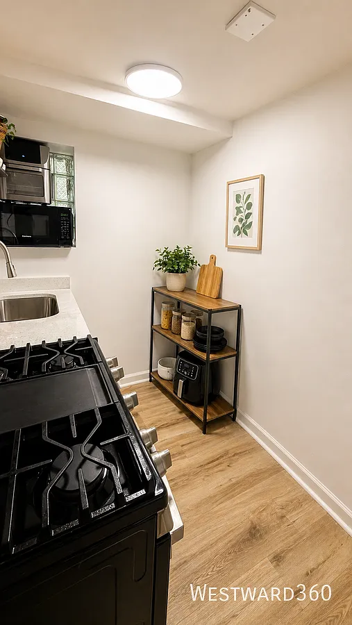 Available Now! 2 bedroom in Woodlawn — Photo 3